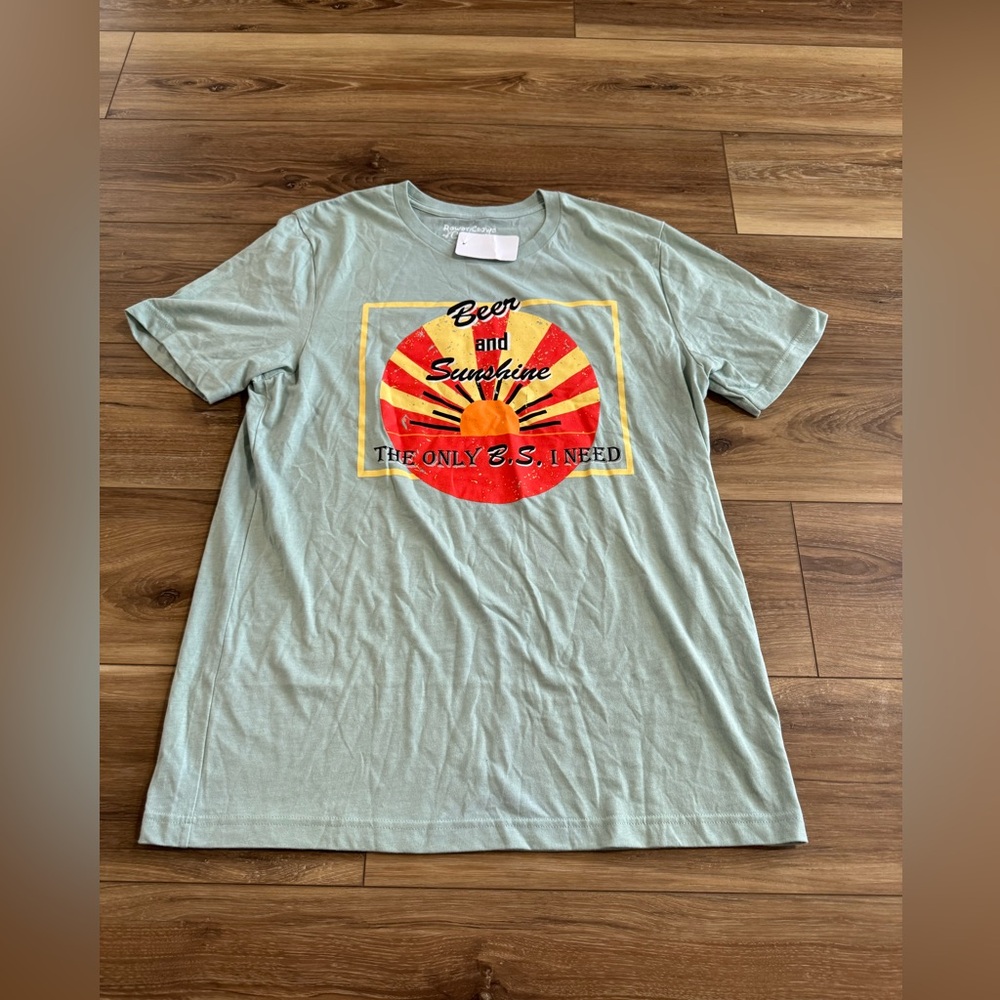 Rowdy Crowd Clothing women’s graphic tee size large